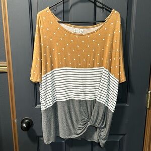 24/7 Maurice’s tee